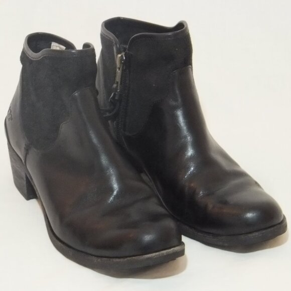 UGG Ankle Boots Womens 7 Black Chelsea Leather Sherpa Footbed 1.75 inch heel - Picture 1 of 9